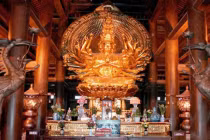 Dân văn phòng háo hức đi lễ chùa trên mạng ảo