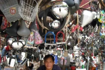 Hàng “độc” tại khu chợ kì lạ nhất Hà thành