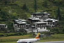 Cận cảnh đường băng nguy hiểm nhất thế giới