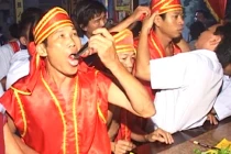 Những tục “hành xác” lạ lùng của người Việt