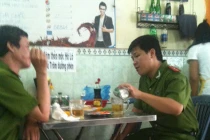 Công an vô tư nhậu trưa, dân phòng không MBH