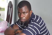 Trục xuất hai “xảo thuật gia” biến giấy thành đô la