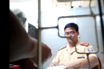 TP Hà Nội không cấm, CSGT vẫn đòi giấy phép?!