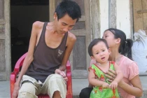 Nhiều hoàn cảnh bất hạnh miền Trung nhận hỗ trợ