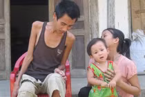 Nhiều hoàn cảnh bất hạnh miền Trung nhận hỗ trợ