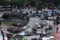 Giải phẫu xác “quái vật” B-52 giữa lòng Thủ đô