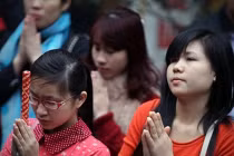 Vì sao vợ chồng, người yêu nên rủ nhau đi chùa?