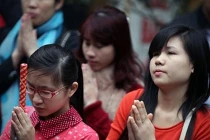 Vì sao vợ chồng, người yêu nên rủ nhau đi chùa?