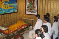 Thấy gì qua câu chuyện hộ niệm đám tang?