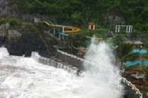 Bão tan, mưa vẫn lớn... nguy cơ lũ, ngập, sạt lở