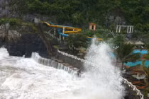 Bão tan, mưa vẫn lớn... nguy cơ lũ, ngập, sạt lở