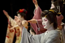 Chùm ảnh: Màn “lột xác” của geisha nam duy nhất thế giới