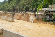 Sông Hồng đột ngột xuất hiện lũ lớn