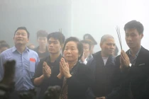 Hàng vạn người hành hương trong làn sương mù Yên Tử