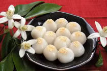 Vẻ đẹp trắng tròn của bánh “bảy nổi, ba chìm”