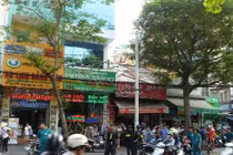 Hướng dẫn viên du lịch nhảy lầu tự tử