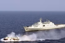 Trung Quốc dùng tàu chiến “dọa” Chủ tịch luân phiên ASEAN? 