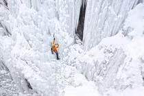 Chiêm ngưỡng thác nước đóng băng tuyệt đẹp ở Mỹ