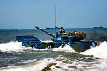 Tàu đổ bộ TQ tiến gần đảo Thị Tứ, Trường Sa 