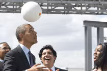 Tổng thống Obama “ghi bàn thắng đẹp” ở Châu Phi 