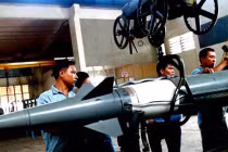 Quan sát công việc của lính thợ nhà máy vũ khí A29