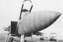 Kỳ tích: F-15 mất 1 cánh vẫn bay tốt 