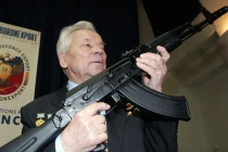 Infographic: Các đời súng trường tiến công AK