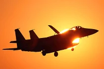 So sánh sức mạnh F-15 Nhật Bản với J-10 Trung Quốc