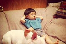 Bộ ảnh cậu bé và chú chó mập cực dễ thương 