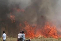 Hoảng loạn vì cháy lớn ở “đồng cỏ” KTX Đại học GTVT