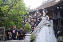 “Chộp” pháo thủ Arsenal thưởng cảnh Chùa Một Cột