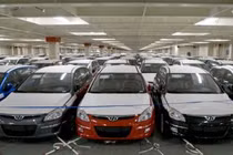 Thị trường ô tô lại ảm đạm khó hiểu