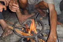 Kinh sợ hủ tục “sinh đôi giết một”, tạ lỗi buôn làng