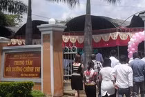 Công sở ngày làm việc thành tiệc cưới linh đình