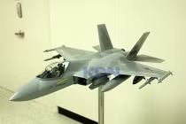 Hoãn phát triển máy bay vì... TT nhậm chức