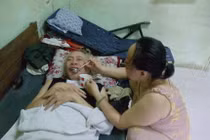 Thương tâm cảnh: Vợ ung thư vú chăm chồng ung thư phổi