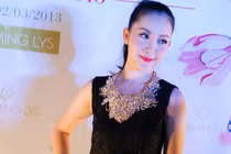 Linh Nga sang trọng và gợi cảm khi diện đầm ren đen