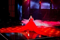 Ngắm lại “váy khủng”, “tất rách” của The Voice