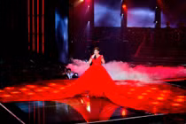 Ngắm lại “váy khủng”, “tất rách” của The Voice