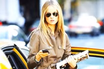 Những chiếc áo choàng thắt đai thanh lịch chào Đông