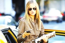 Những chiếc áo choàng thắt đai thanh lịch chào Đông