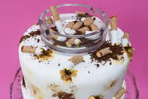 Ghê rợn bánh ga tô chống thuốc lá