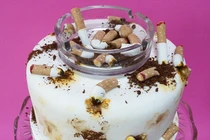 Ghê rợn bánh ga tô chống thuốc lá