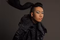 “Bản sao Tùng Dương” ma quái và nữ tính trong single mới