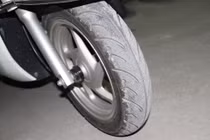 Khi nào cần thay lốp xe máy, ô tô?