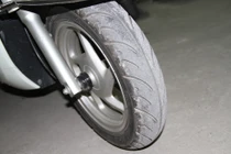 Khi nào cần thay lốp xe máy, ô tô?