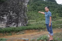 Hòn đá Quan Đin và kho vàng dưới gốc đa cổ