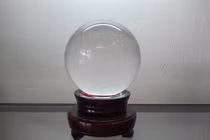 Ý nghĩa quả cầu thủy tinh trên bàn học