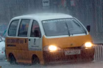 Hiệu ứng lá sen khiến nước không dính trên kính ô tô