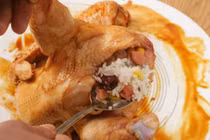 Chữa suy dinh dưỡng bằng gà nhồi xôi 